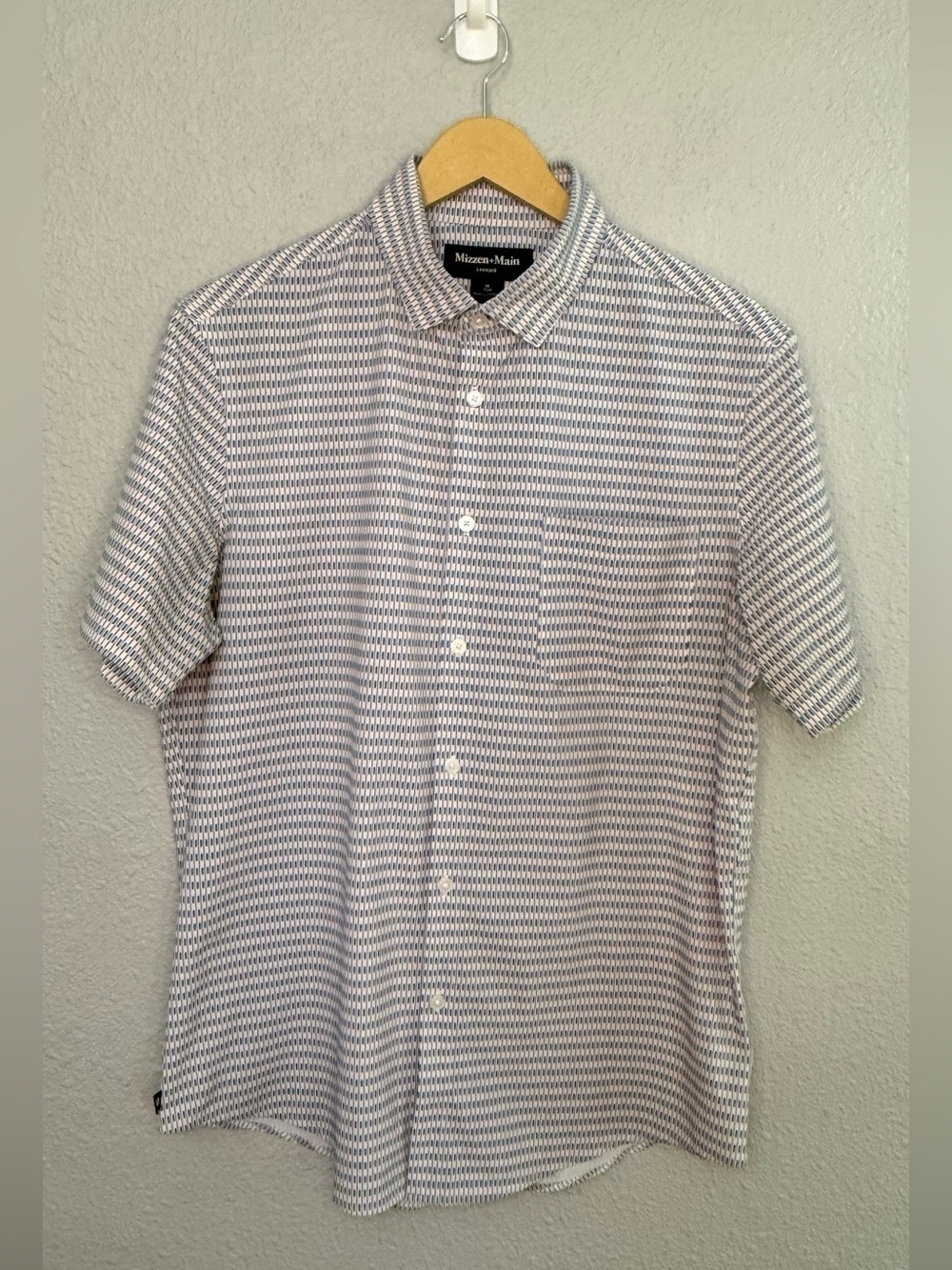 Mizzen+Main | Leeward Geometric Short Sleeve Button Down Shirt | Size Medium